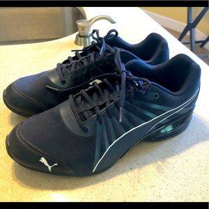 Men’s blue puma shoes. Husband never wore so sat in closet. Run alittle small.